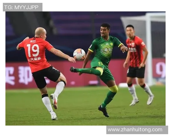 上海绿地迎战重庆球队全力争胜期待精彩对决与球迷共庆足球盛宴